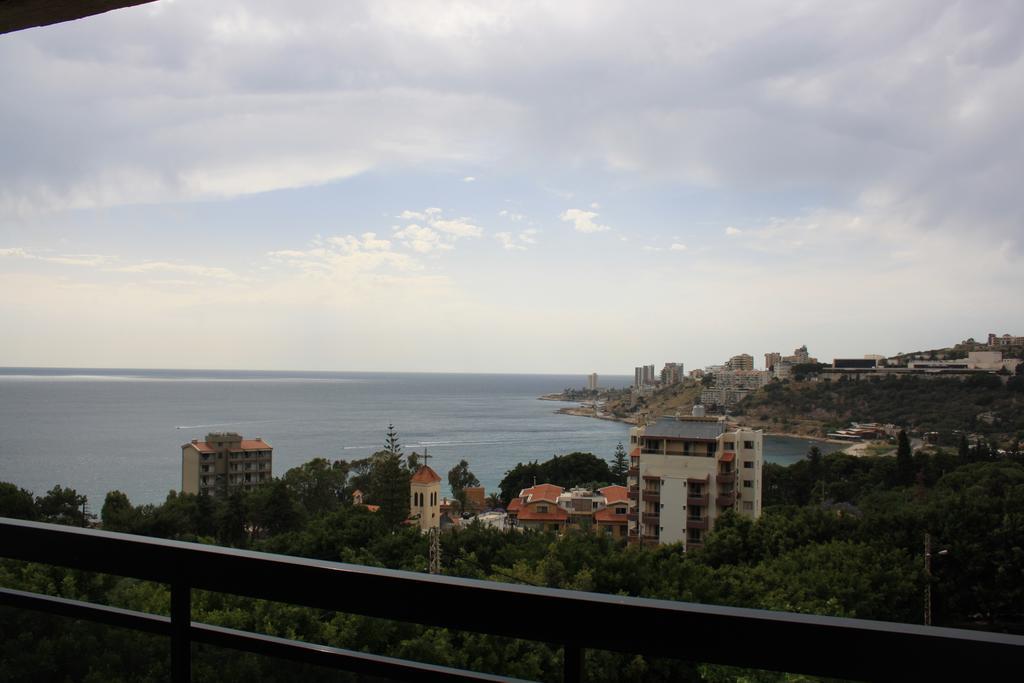 Camelot Hotel Джуния Экстерьер фото