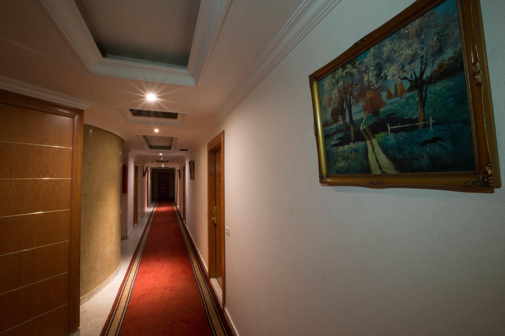 Camelot Hotel Джуния Экстерьер фото